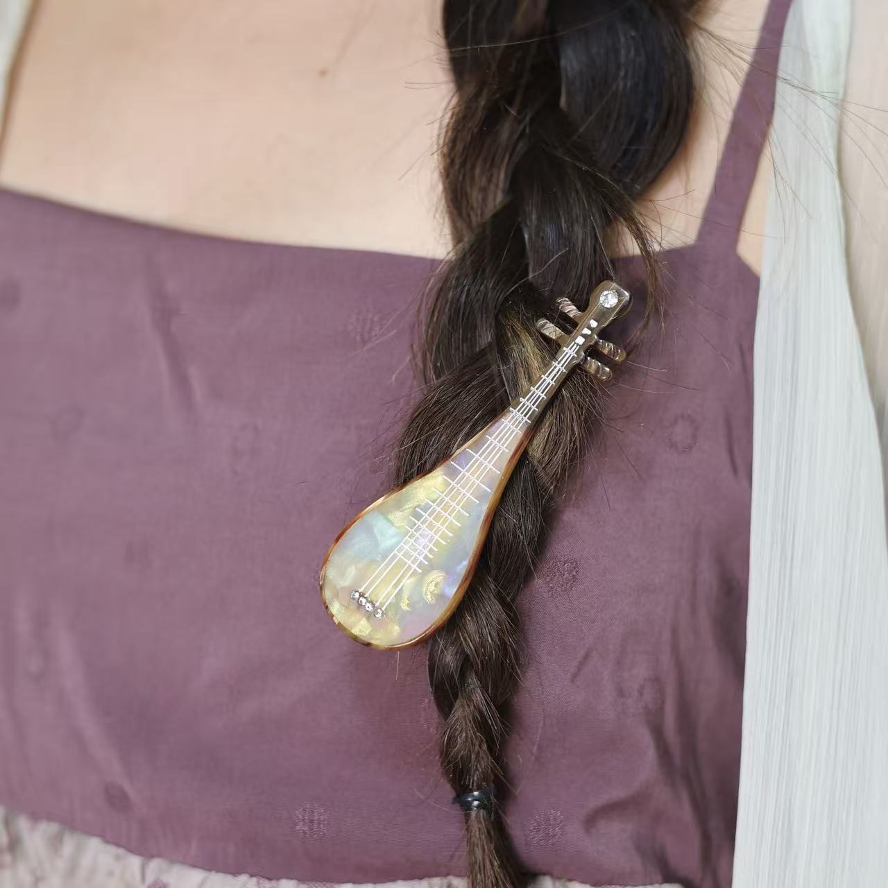 Luminous Pipa Barrette